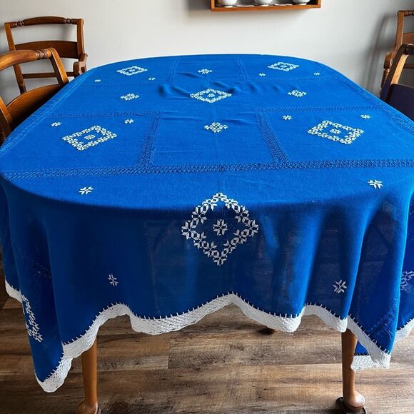Vintage Royal Blue Linen Tablecloth with White Hand Embroidery & White Lace Trim - Picture 1 of 10